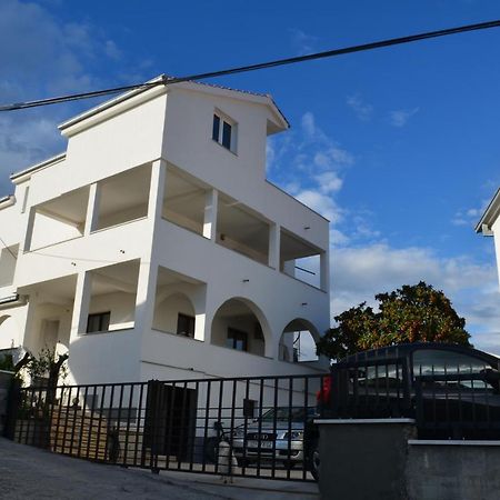 Apartmani Rita สลาทิเน ภายนอก รูปภาพ