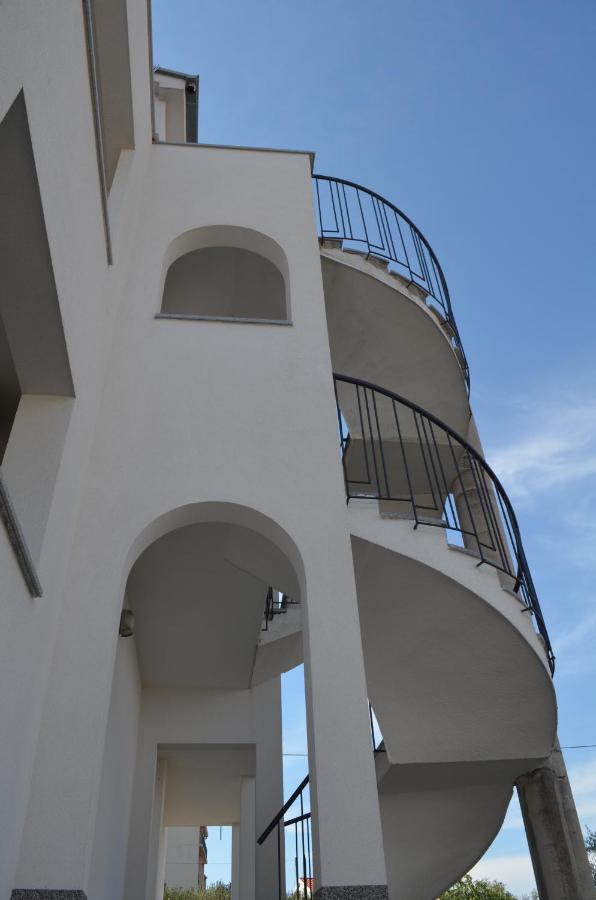 Apartmani Rita สลาทิเน ภายนอก รูปภาพ