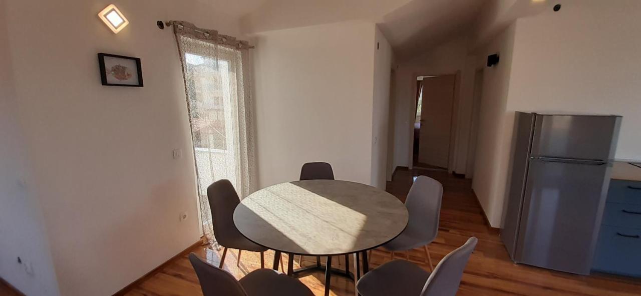 Apartmani Rita สลาทิเน ภายนอก รูปภาพ