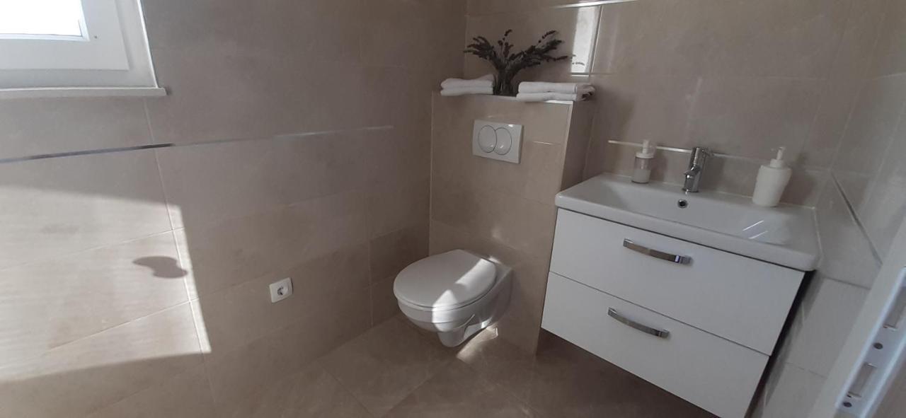 Apartmani Rita สลาทิเน ภายนอก รูปภาพ