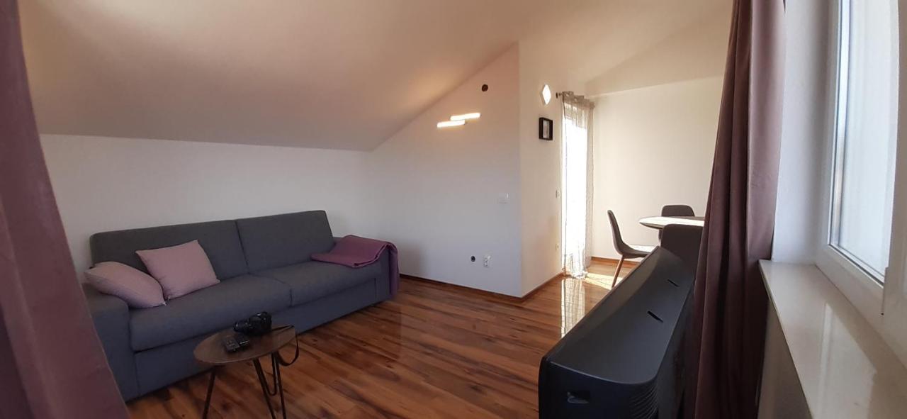 Apartmani Rita สลาทิเน ภายนอก รูปภาพ