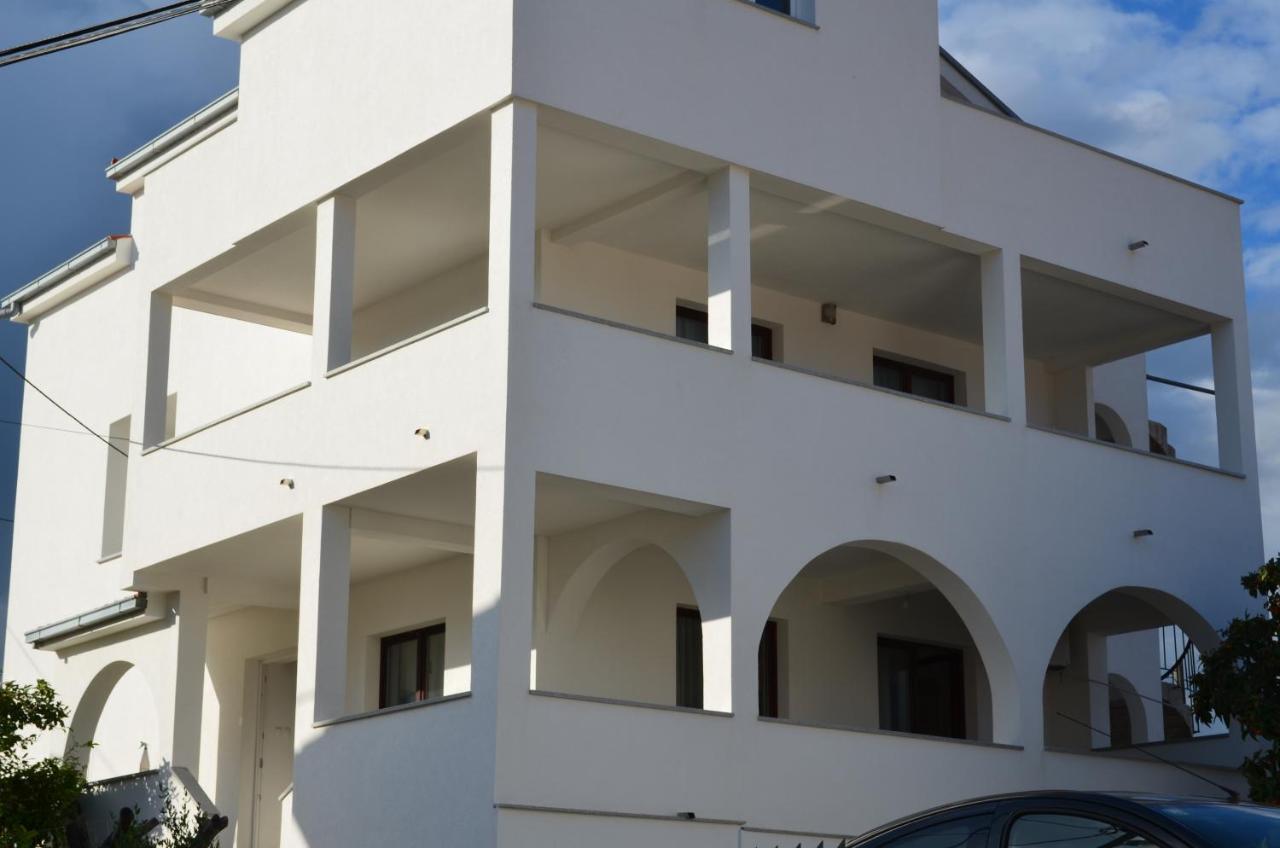 Apartmani Rita สลาทิเน ภายนอก รูปภาพ