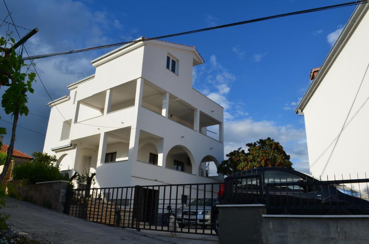 Apartmani Rita สลาทิเน ภายนอก รูปภาพ