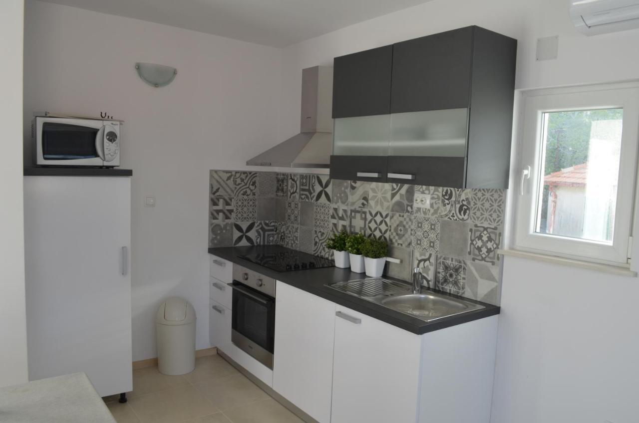 Apartmani Rita สลาทิเน ภายนอก รูปภาพ